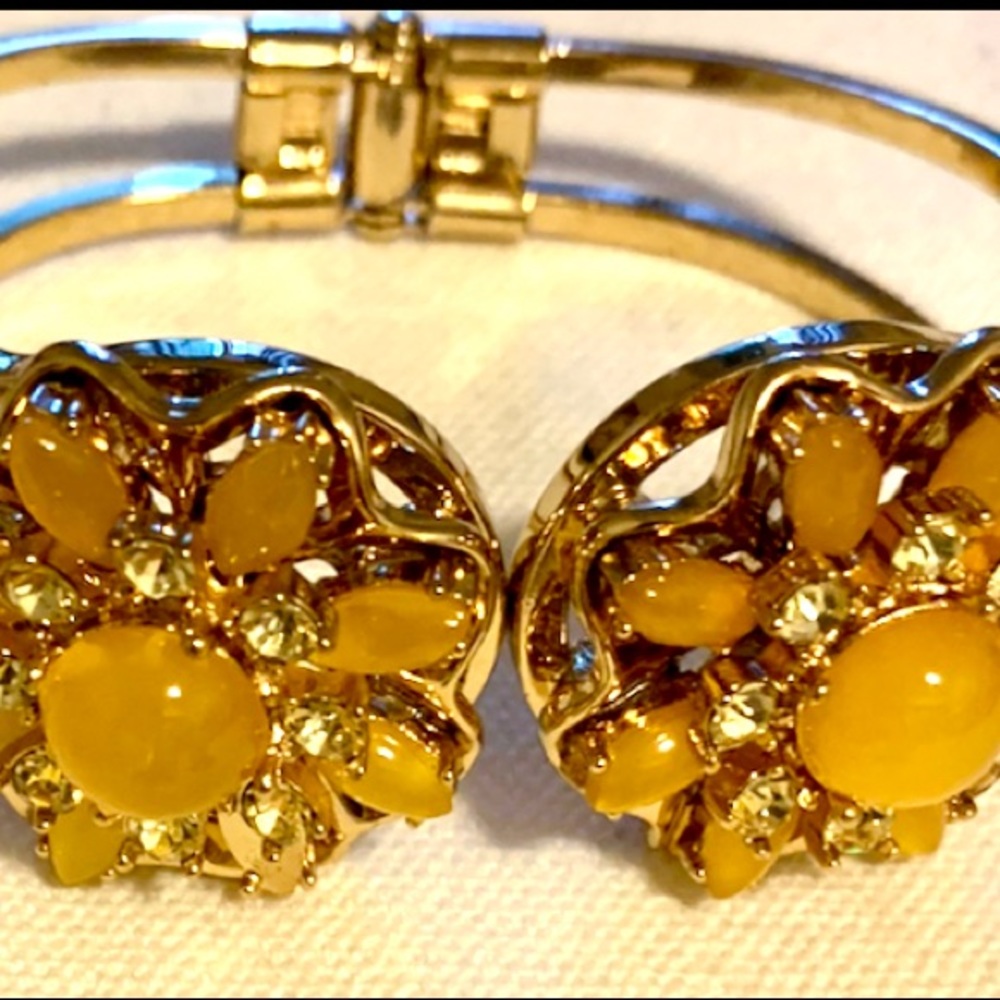 BR Floral set clasp bracelet and earrings